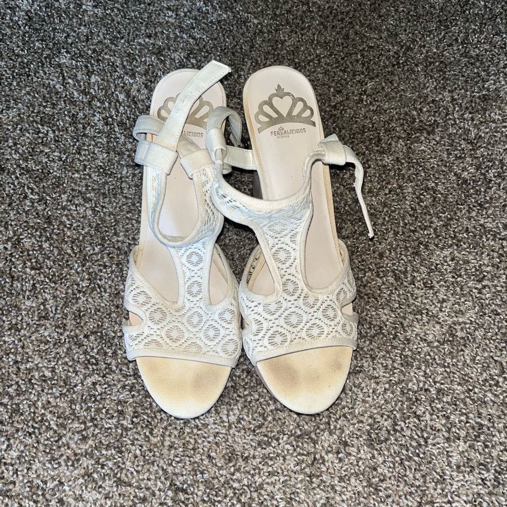 White Wedges
